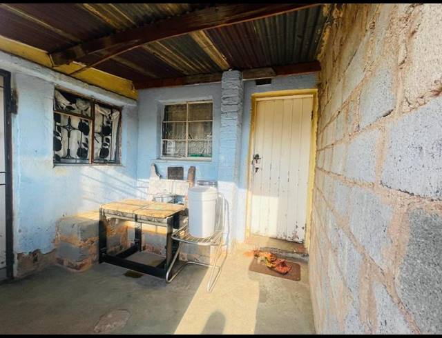 10 BEDROOM HOUSE FOR SALE IN ENTSHONALANGA